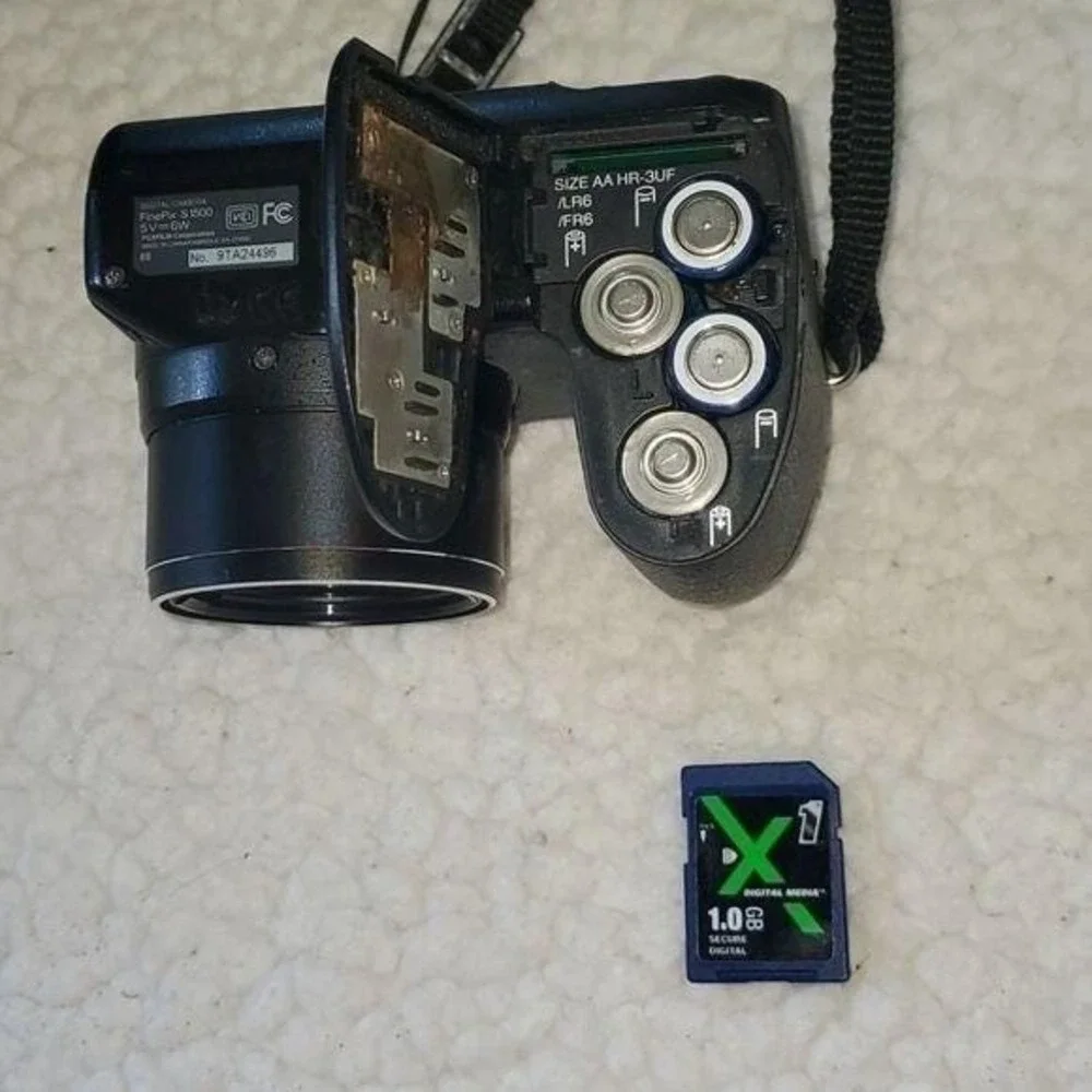 Fujifilm Finepix S1500 MP‎ 12X Image Camera, Strap & Lens Cover